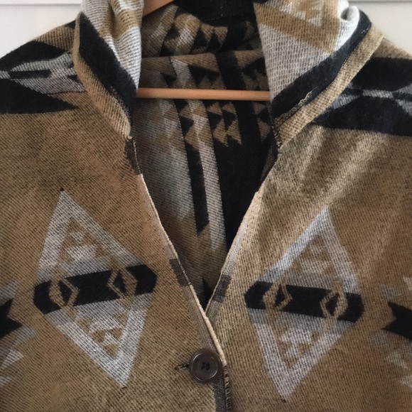 Aztec Poncho / Shawl - Picture 7 of 7